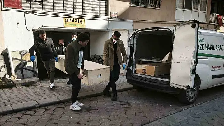 Yalnız yaşadığı evinde arkadaşı tarafından ölü bulundu