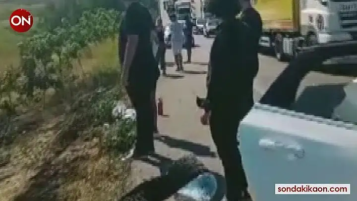 Yangını gören aracını durdurup müdahale etti
