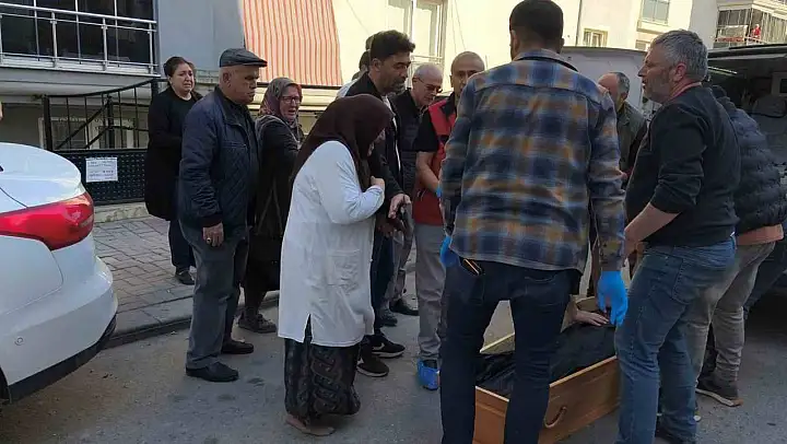 Yaşlı adam evinde eşi tarafından ölü bulundu