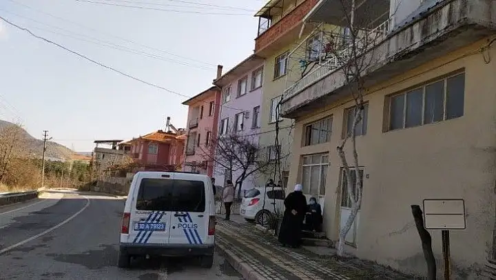 Yaşlı çift evlerinde ölü olarak bulundu