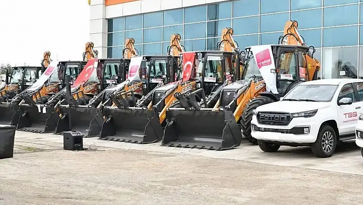 Yeni iş makinesi Sultanhisar Belediyesi'ne teslim edildi