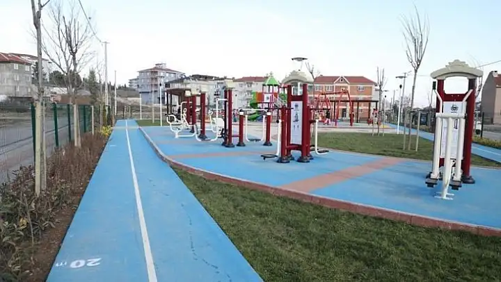 Yeniceköy'de çocuk oyun alanı hizmete girdi