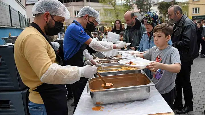 Yeşilova Mahallesi'nde 1000 kişilik iftar sofrası