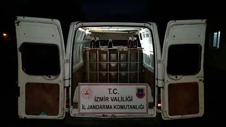 Yol kontrolü sırasında durdurulan araçtan 3 bin litre kaçak akaryakıt ele geçirildi