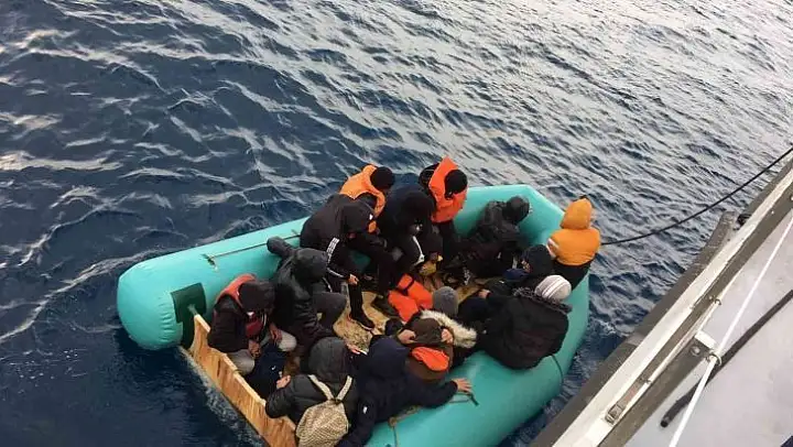 Yunan askeri 64 kaçak göçmeni ölüme terk etti