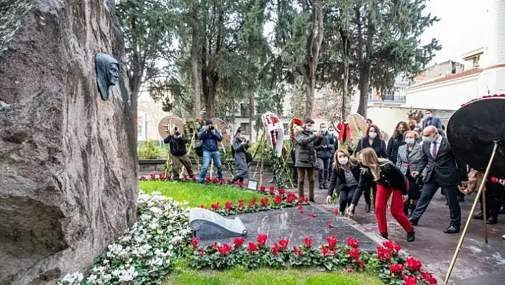 Zübeyde Hanım, ölüm yıl dönümünde mezarı başında anıldı