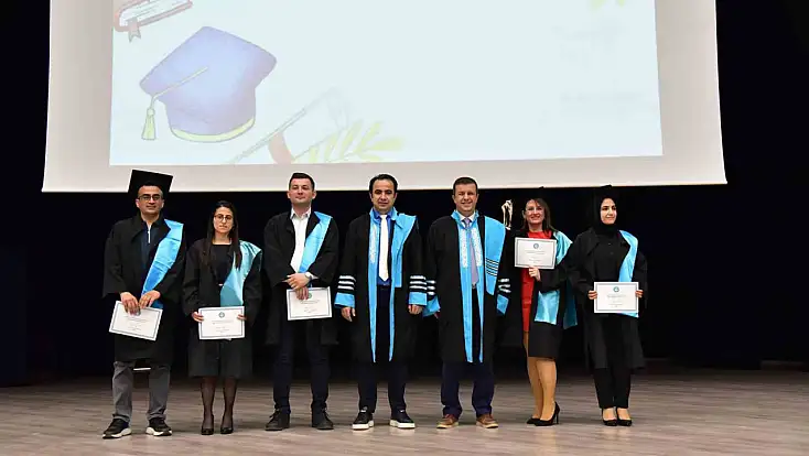 Balıkesir'de geleceğin akademisyenleri kep attı