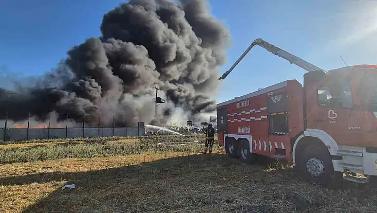 Balıkesir itfaiyesinden Manisa ve İzmir yangınlarına destek