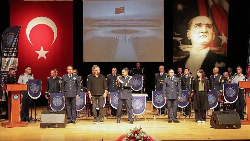 'Ordu Millet El Ele' konseri Kütahya'da ilgi gördü