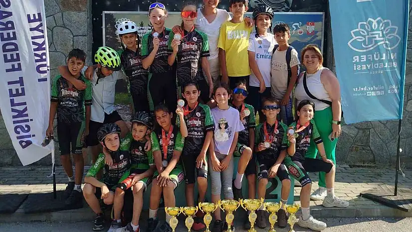 Akhisarlı bisikletçiler Bursa'da göz doldurdu