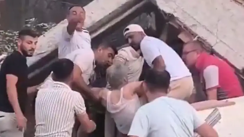 Balıkesir'de 6.2'lik deprem: Bir kişi enkazdan sağ çıkarıldı