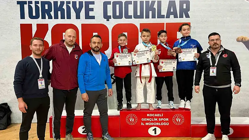 Balıkesirli minik karateci Türkiye ikincisi oldu