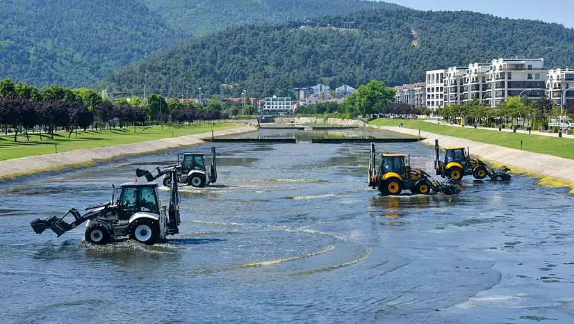 Büyükşehir Belediyesi'nden Hüdavendigar'da dere temizliği