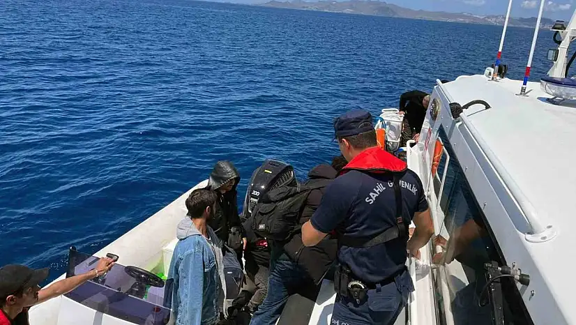 Datça'da Yunanistan'ın geri ittiği 10'u çocuk 33 düzensiz göçmen kurtarıldı