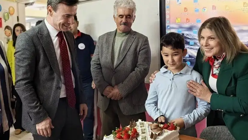 Kaymakam Cevat Gün'den Murat'a sürpriz doğum günü