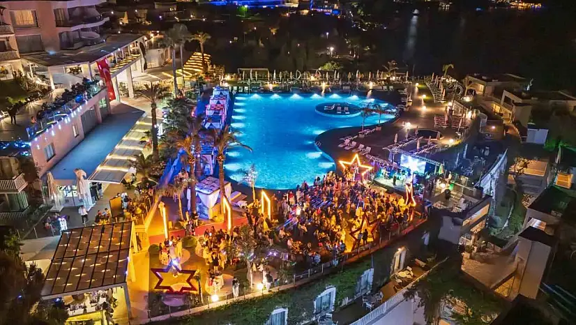 Yaz sezonu Bodrum'da görkemli geceyle başladı