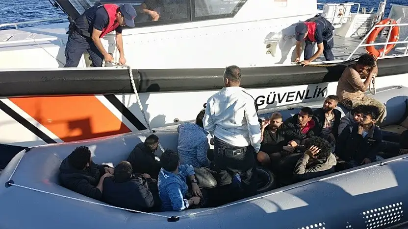 Ayvalık açıklarında 16 düzensiz göçmen yakalandı