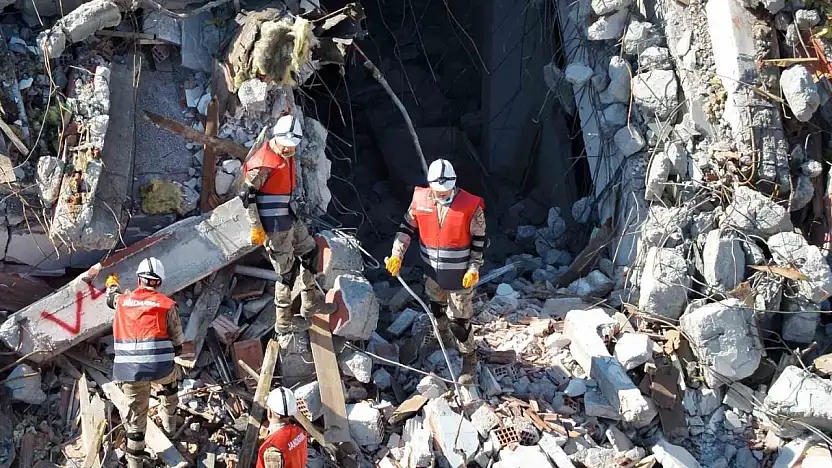 Balıkesir'de deprem tatbikatı gerçeği aratmadı