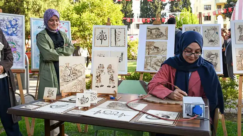 Balıkesir Gençliği, Gençlik ve Spor Festivalinde coşku ve enerjisini zirveye taşıdı