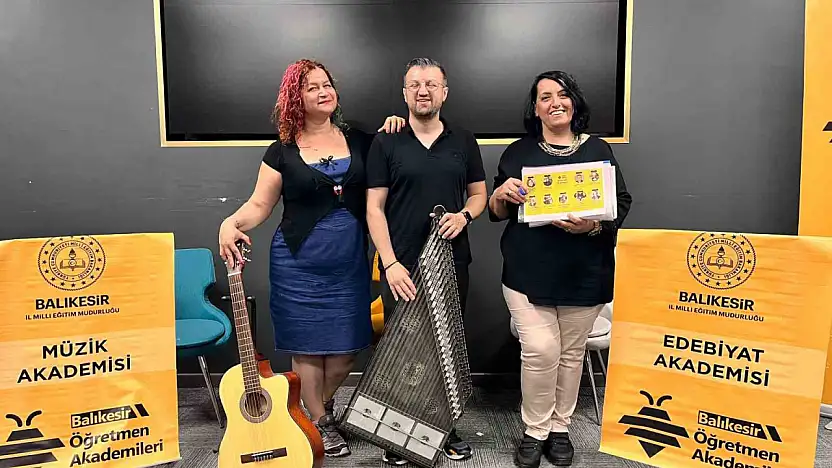 Balıkesirli öğretmenler, 'Şiirle Şarkı, Şarkıyla Şiir' okudular