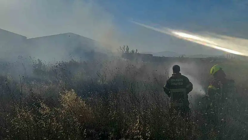 Bandırma'da farklı noktalarda çıkan yangınlar söndürüldü
