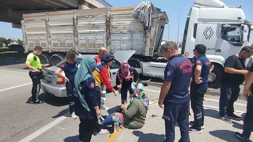 Bandırma'da otomobil ile çekici böyle çarpıştı: 2 yaralı