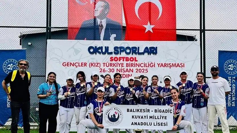 Bigadiç'li kızlar Softbol'da Türkiye şampiyonu