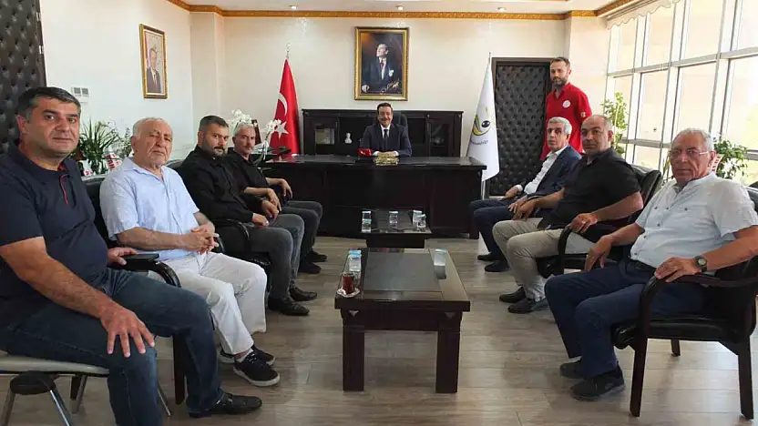 Burhaniye'de Elazığlılar Kaymakam Atilla'yı ziyaret etti