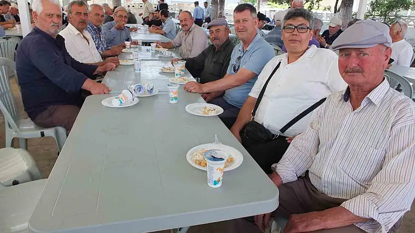 Burhaniye'de geleneksel Mahalle hayrı yüzlerce insanı buluşturdu