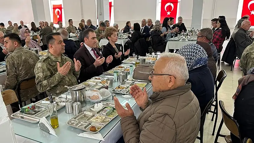 Burhaniye'de Kaymakam Memiş, Şehit ve Gazi aileleri için düzenlenen yemeğe katıldı