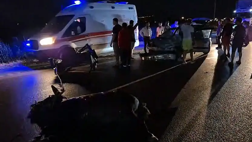 Burhaniye'de otomobil ters yönde gelen at arabasına çarptı: 2 yaralı