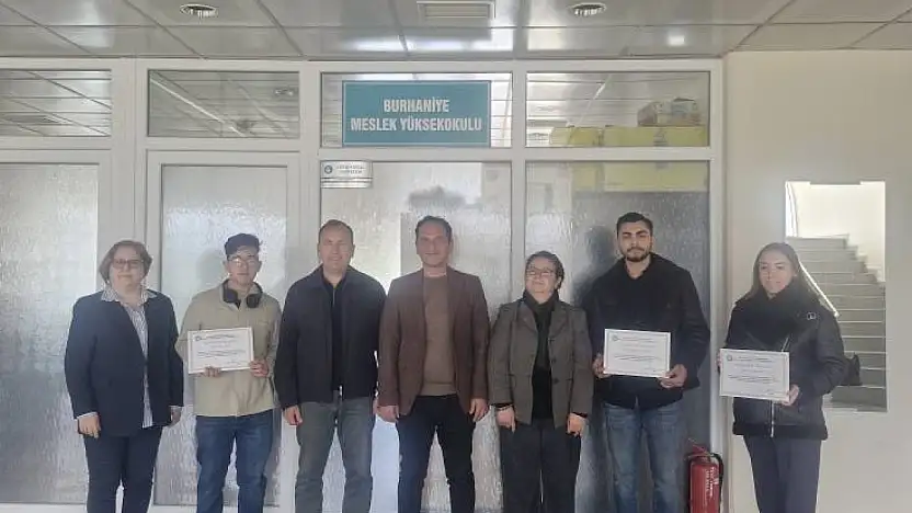 Burhaniye MYO'da başarılı öğrenciler ödüllendirildi
