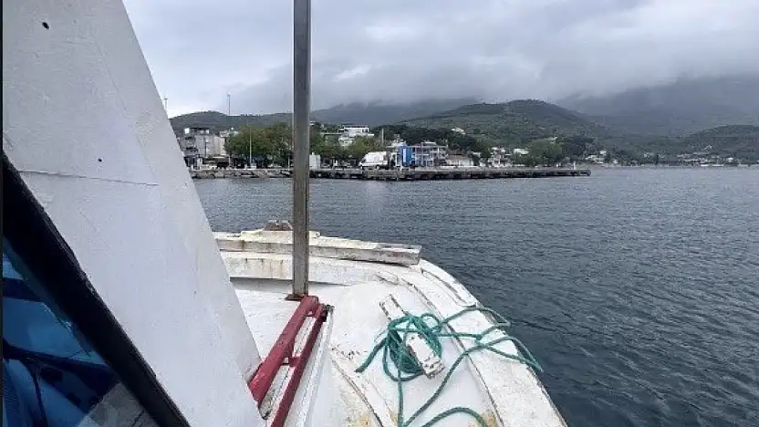 Deniz ambulansı iskeleye yanaşamayınca balıkçı teknesi ile hasta sevki