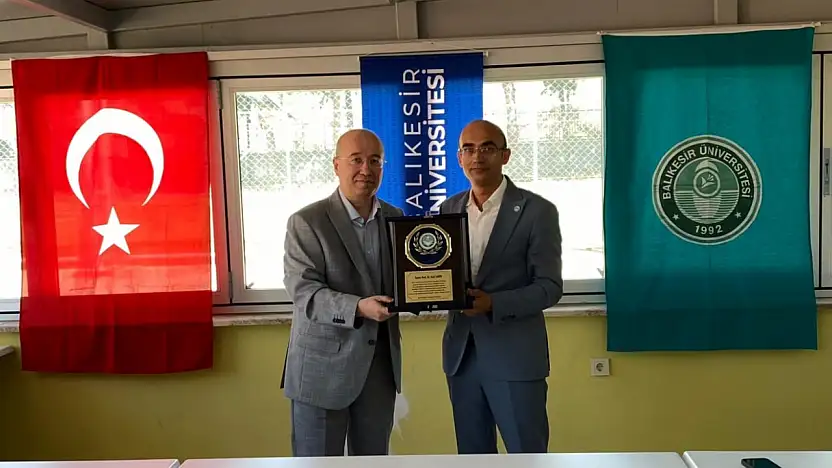 Edremit Meslek Yüksekokulu'nda devir teslim töreni gerçekleştirildi