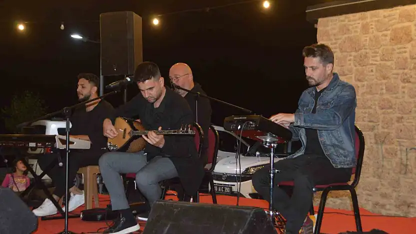 Gömeç'te 4. Ulubeyler Yağlı Pehlivan Güreşleri öncesi türkü gecesi