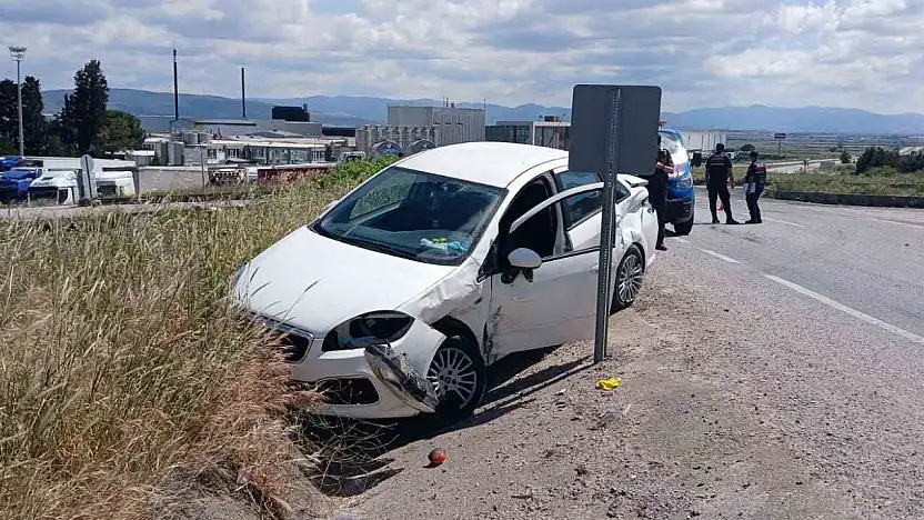 Gönen'de iki aracın çarpıştığı kazada 3 kişi yaralandı