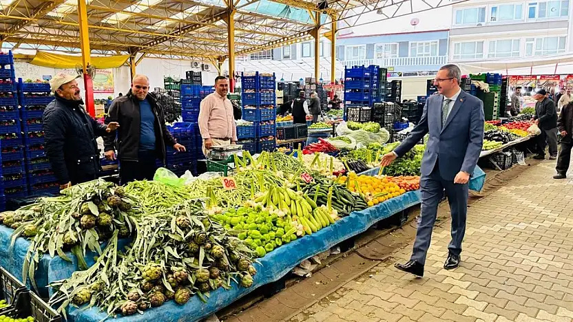 Havran Kaymakamı Enver Özderin semt pazarını ziyaret etti