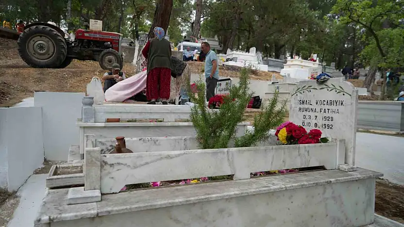 Kazdağları eteklerindeki mezarlıkta 600 yıllık Hıdırellez geleneği sürdürülüyor