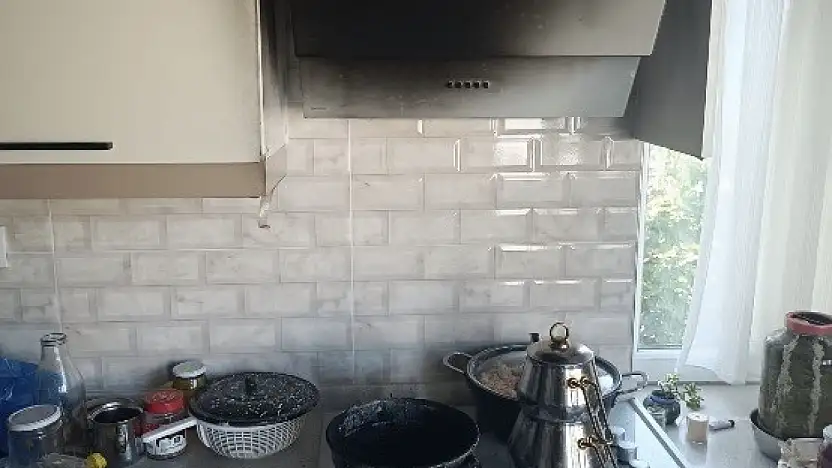 Manyas'ta apartman dairesinin mutfağında yangın çıktı