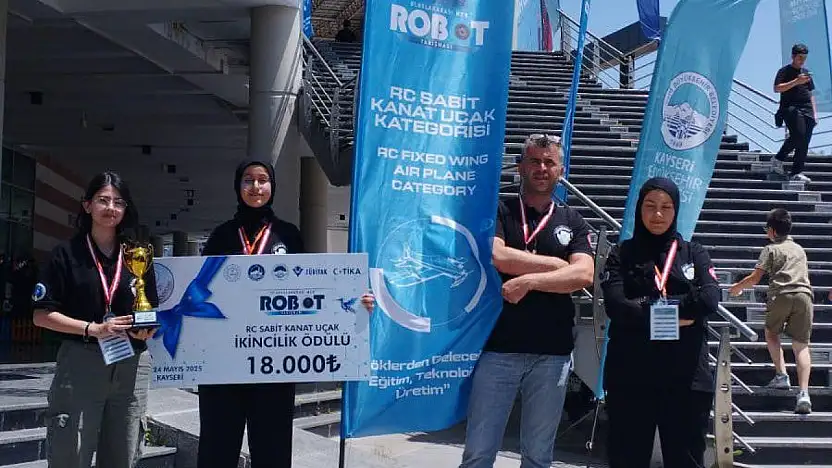 MEB Robot Yarışmasında Edremit'ten büyük başarı