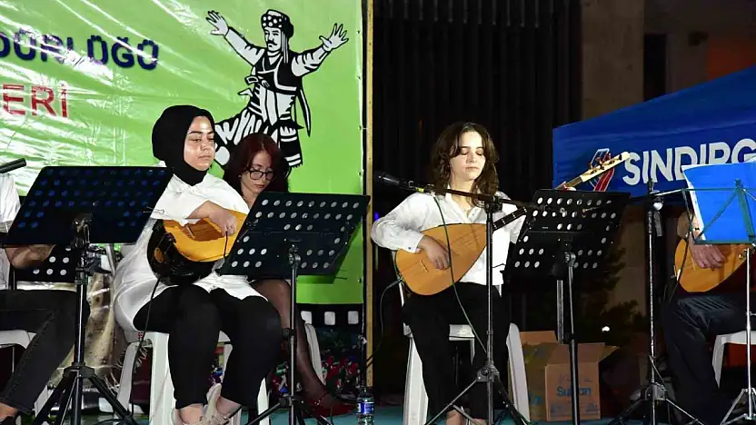 Sındırgı'da 'Hayat Boyu Öğrenme Haftası' sergisi açıldı