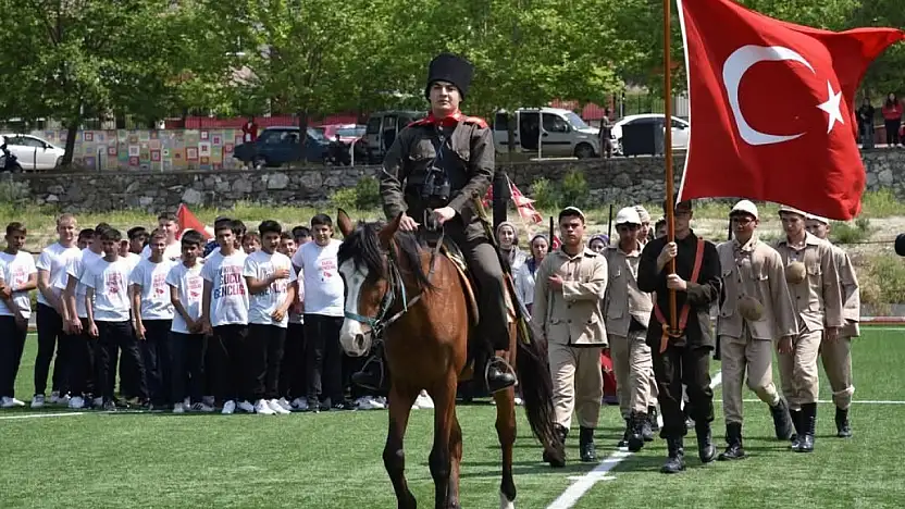 Sındırgı'da 19 Mayıs coşkusu stadyuma yaşandı