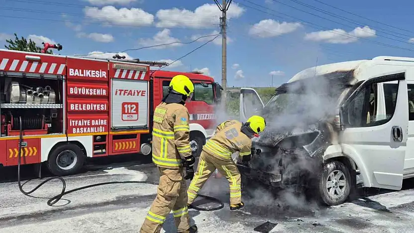 Susurluk'ta araç yangını paniğe neden oldu