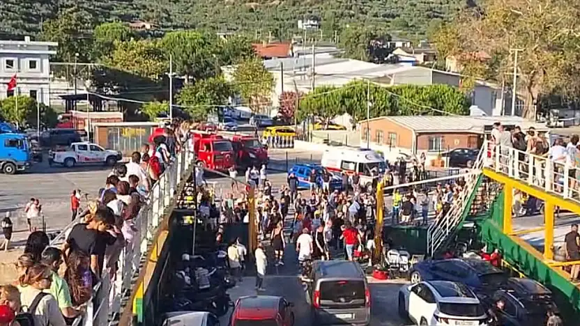 Yangın çıkan feribot Marmara Adası'na yanaştı