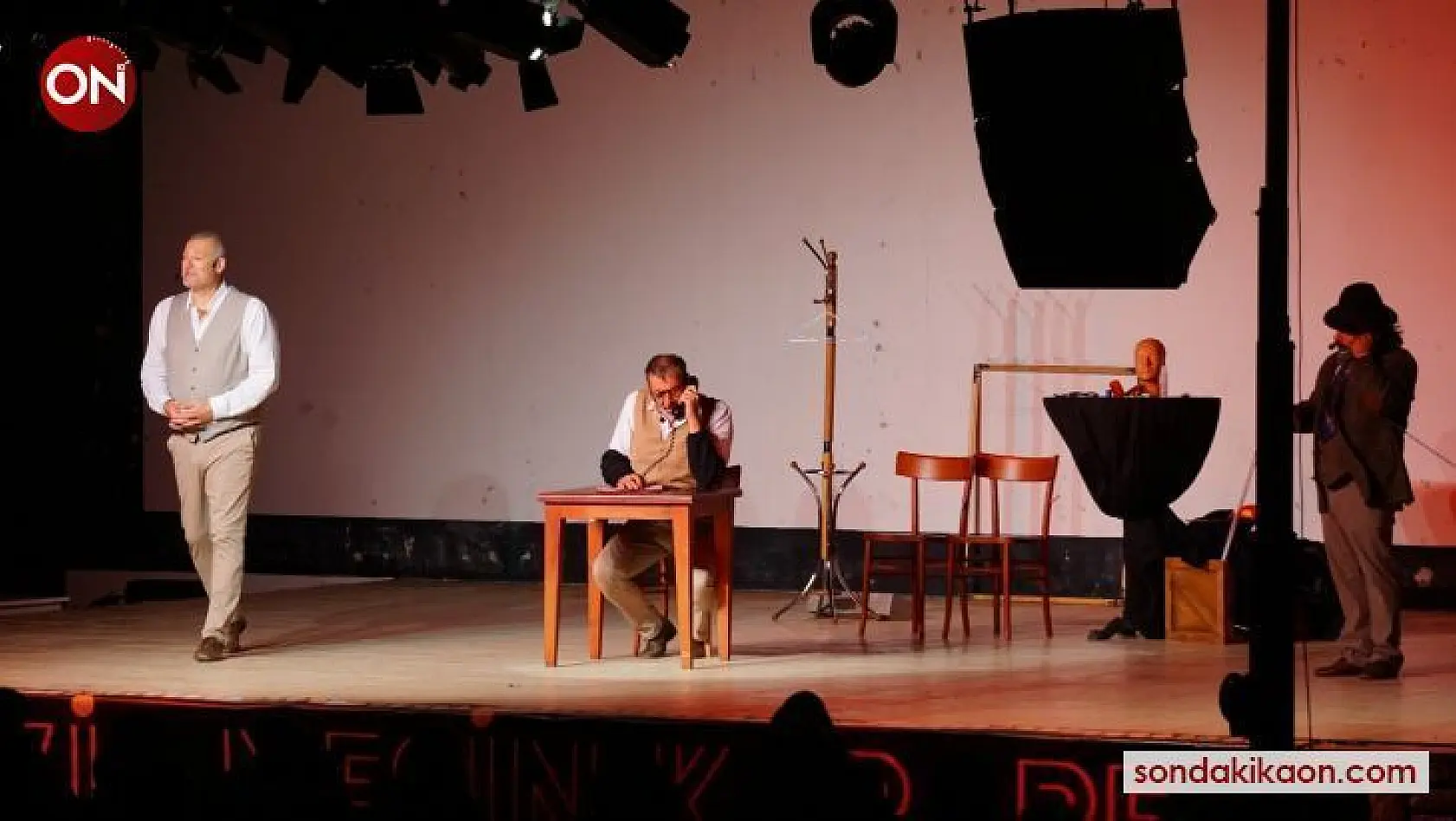 'Aziz Nesin Kabare' Yeni Foça'da sahnelendi