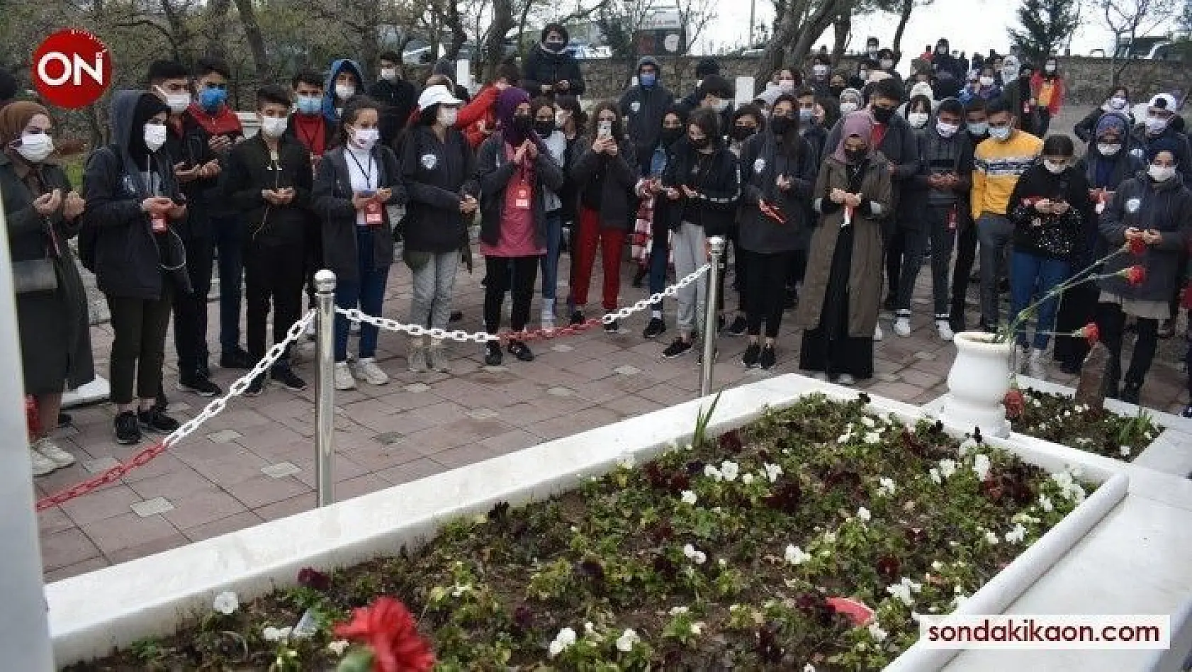 'Yarın Çok Genç Olacak Projesi' kapsamında 160 öğrenci Koca Seyit'in mezarını ziyaret etti