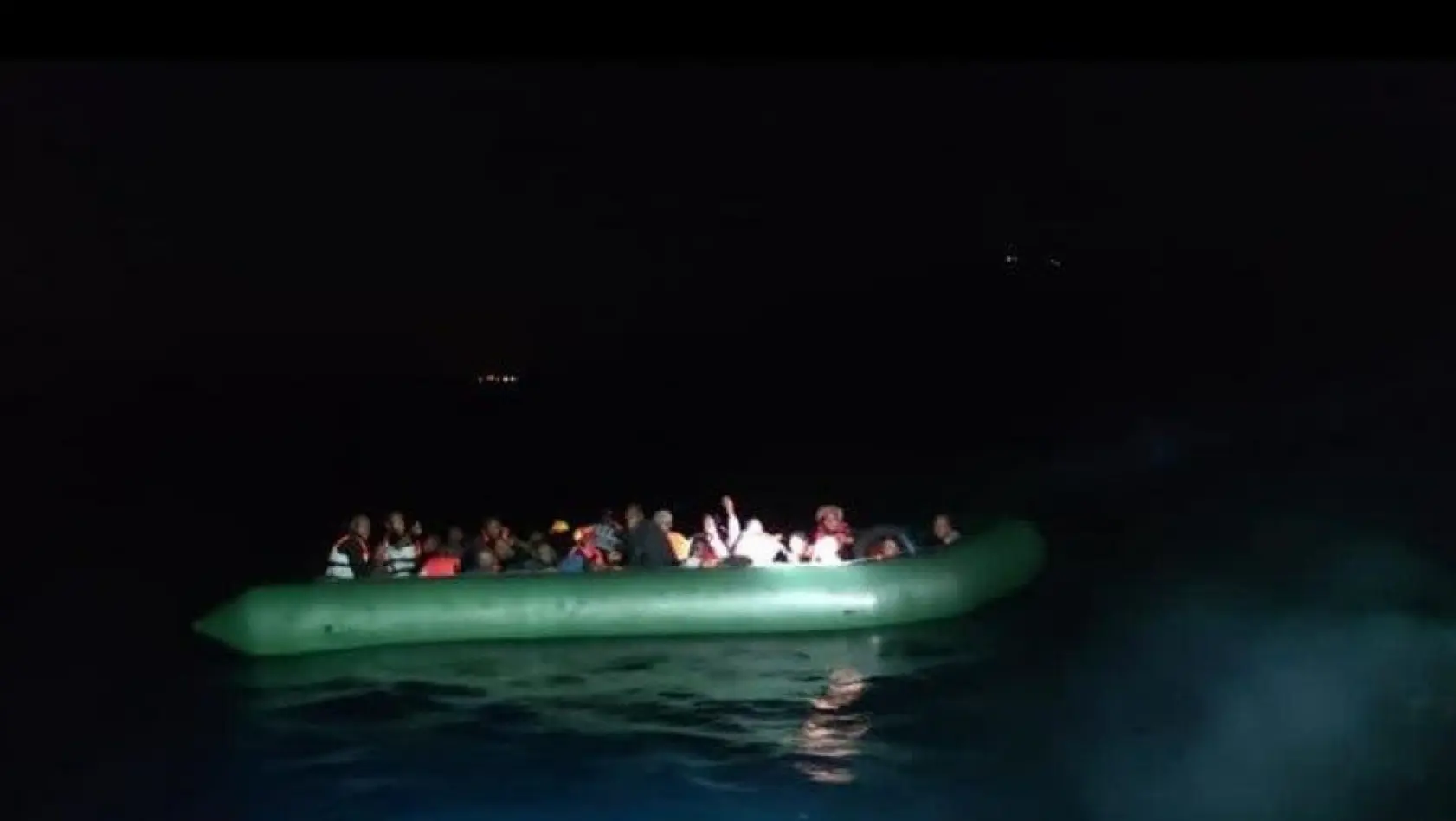 29 düzensiz göçmeni Sahil Güvenlik kurtardı