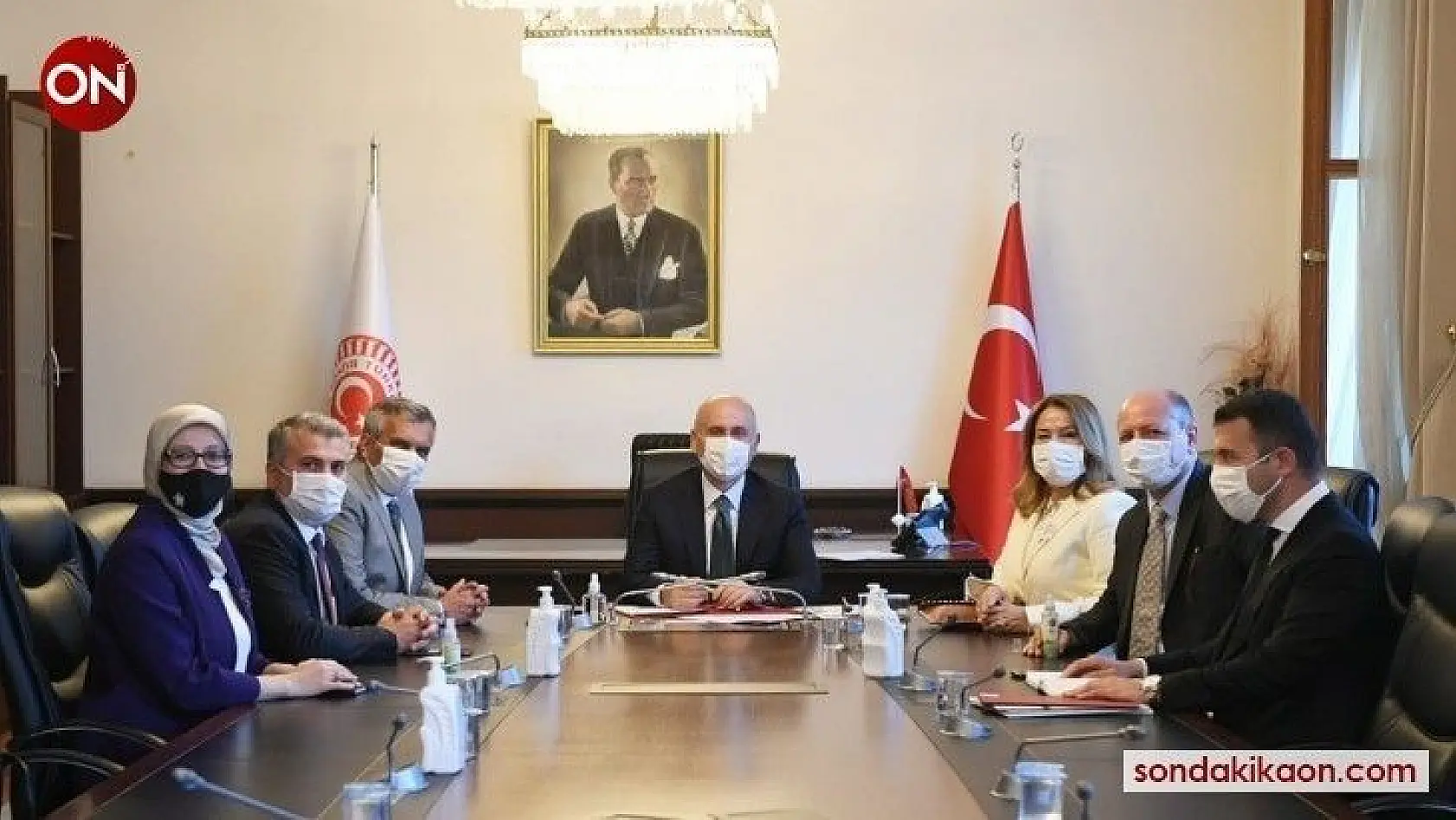 5 milletvekili Ayvalık'taki afetzedeler için Bakan Karaismailoğlu ile görüştü