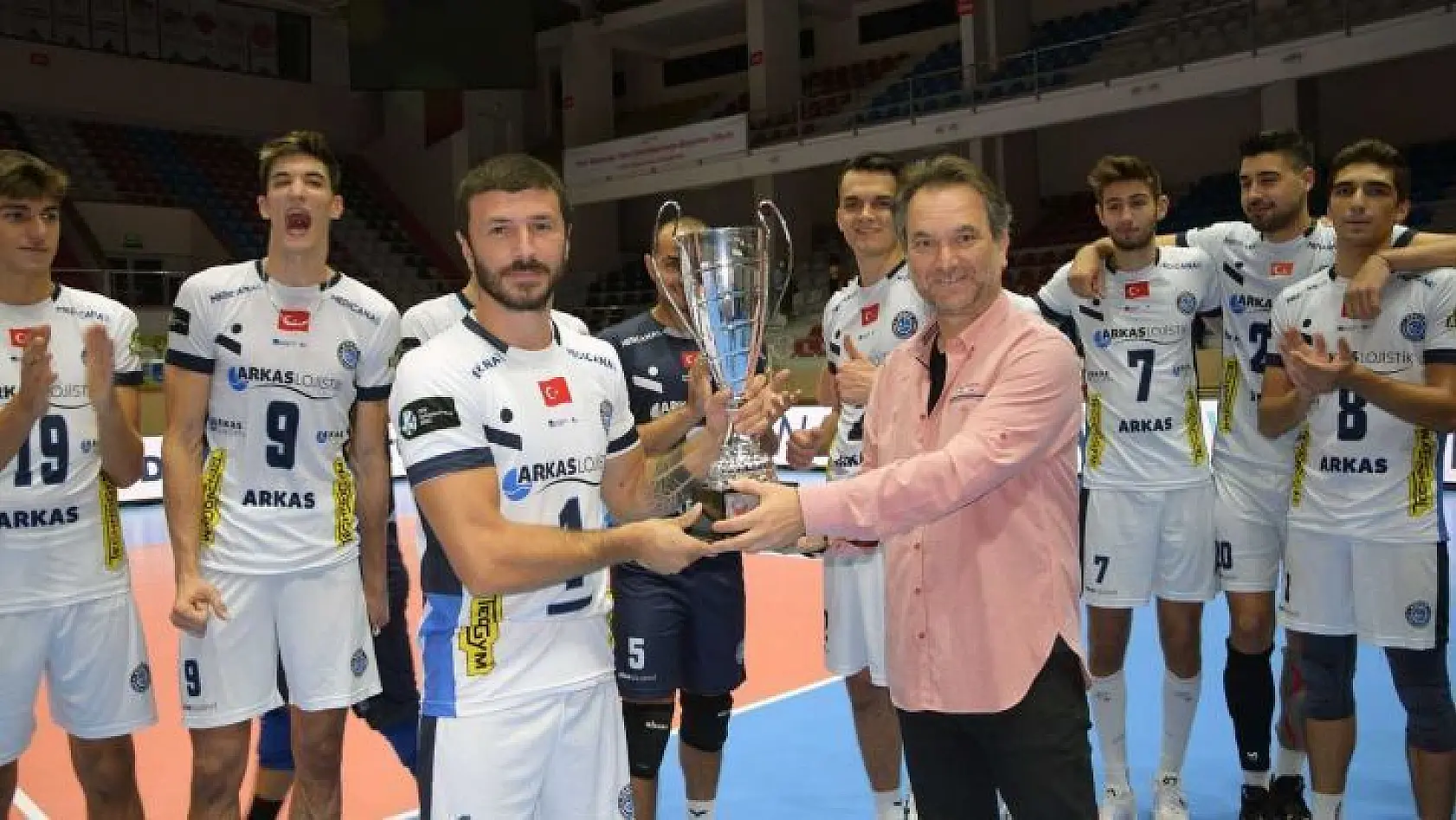 7. TSYD İzmir Voleybol Turnuvası'nın kazananı Arkas Spor