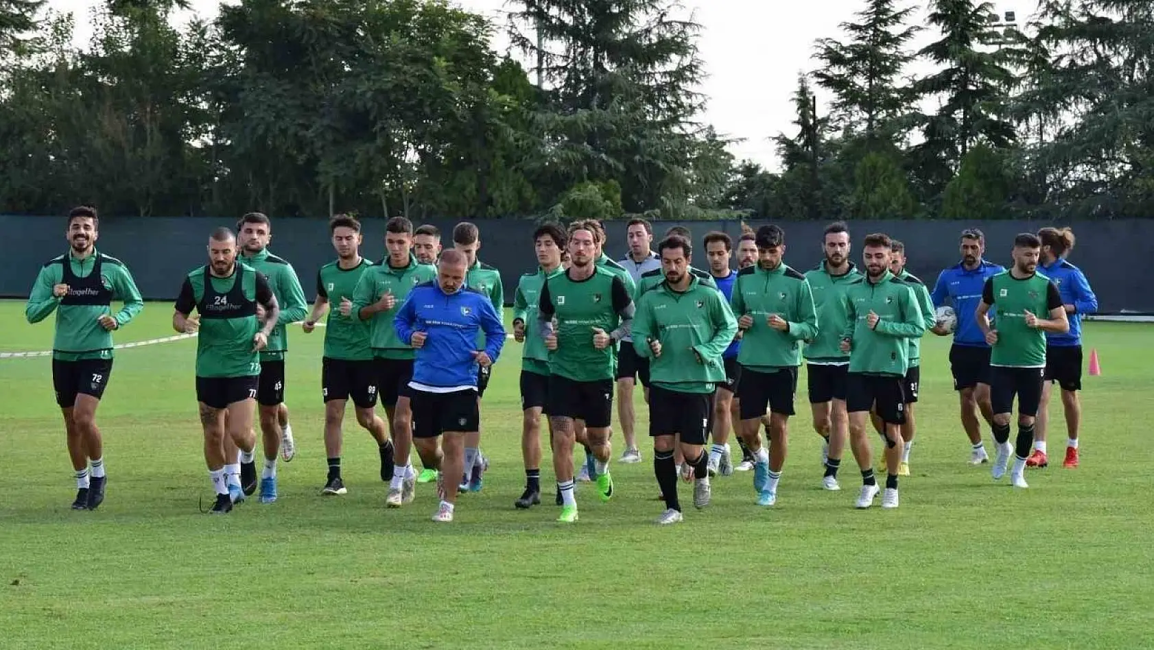 9 futbolcunun 1 dakika bile forma giymediği Denizlispor'u kaptan sırtladı